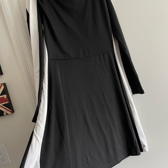 Harve Benard Dress- Size Medium - Black and White - Picture 2 of 7